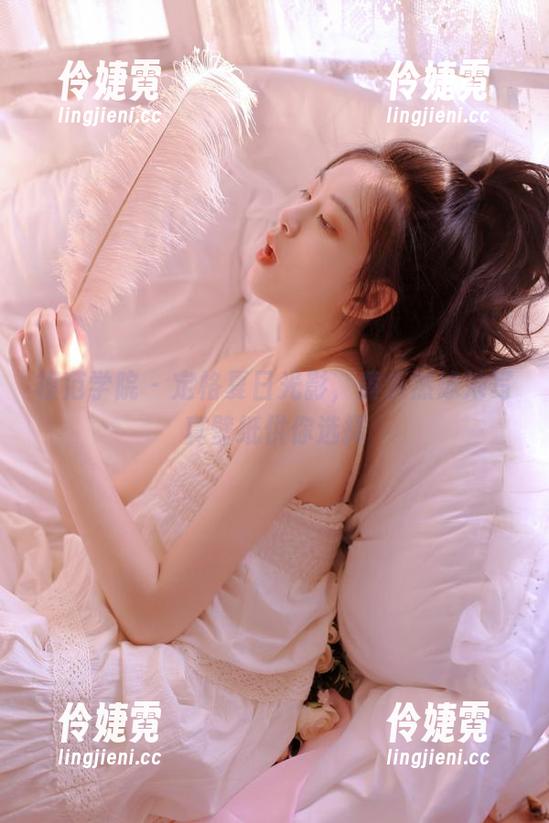 模范学院 - 定格夏日光影，黄乐然泳池写真壁纸供你选择-伶婕霓