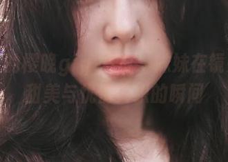 无圣光的樱晚gigi写真：妹妹在镜头下的甜美与忧伤交织的瞬间