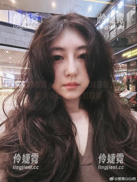 无圣光的樱晚gigi写真：妹妹在镜头下的甜美与忧伤交织的瞬间-伶婕霓