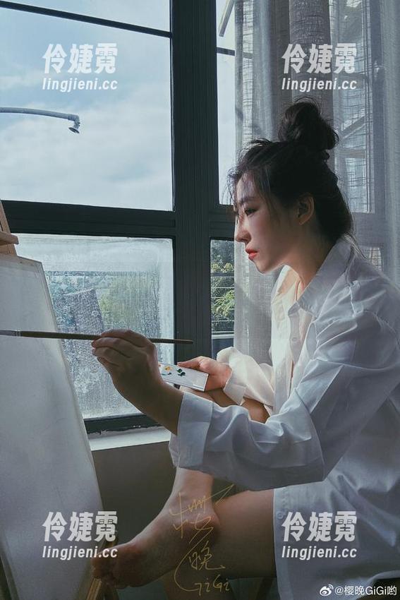 樱晚gigi的精彩写真集：轻一下，原图中藏着她的无穷魅力与幽默感-伶婕霓