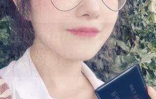 在线享受樱晚gigi的牛仔裤魅力，原图呈现她的时尚秘籍，别让自己错过！