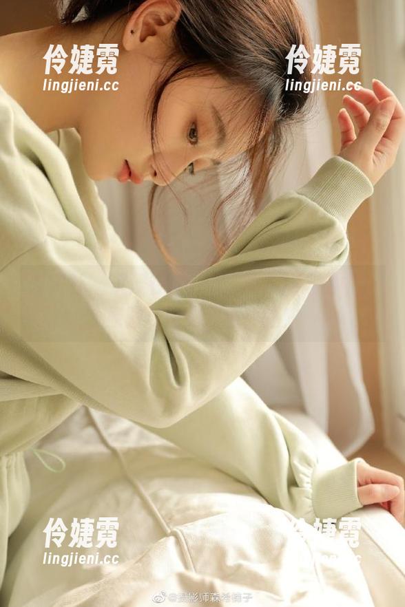 爱蜜社 - 沉浸在Nono酱的泳池风情中，原图与图册双重体验！-伶婕霓