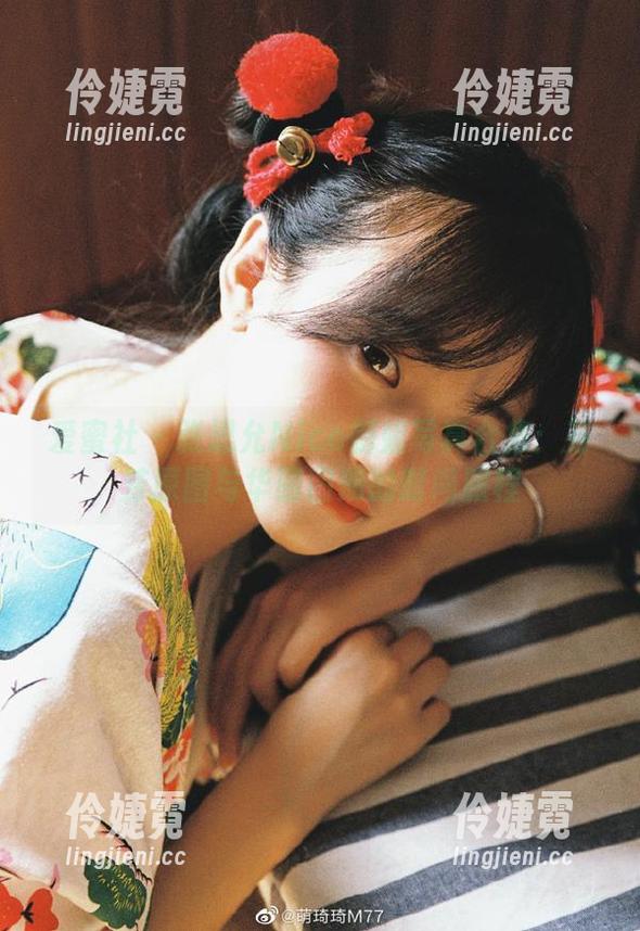 爱蜜社 - 张思允Nice御姐写真合集：芬芳原图与华丽图册的时尚旅程-伶婕霓