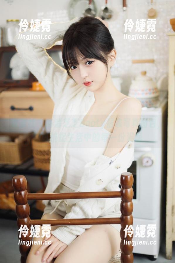 爱蜜社 - 高清芝芝Booty居家写真图包，细腻捕捉生活中的每一份温暖-伶婕霓