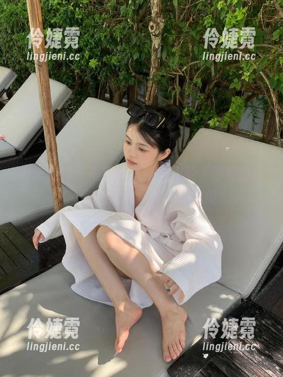 物恋传媒 - 美图与写真交织的“婷婷教室”，让你沉醉在视觉之美-伶婕霓