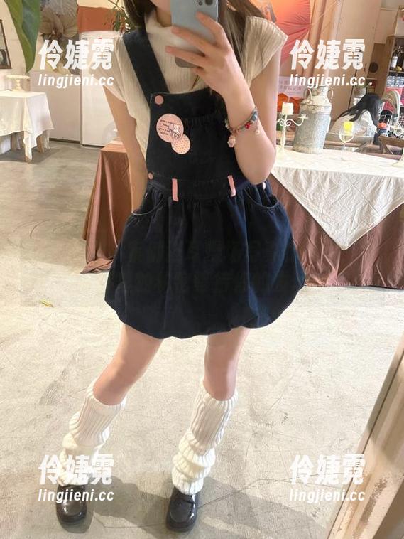 物恋传媒 - 案例猫耳操场写真作品集：网盘里的秘密等待你的发现-伶婕霓