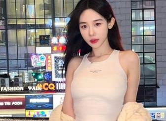 瑞丝馆 - 高清潘琳琳ber泳池写真，清水映衬下的完美身姿，赶紧下载体验吧！