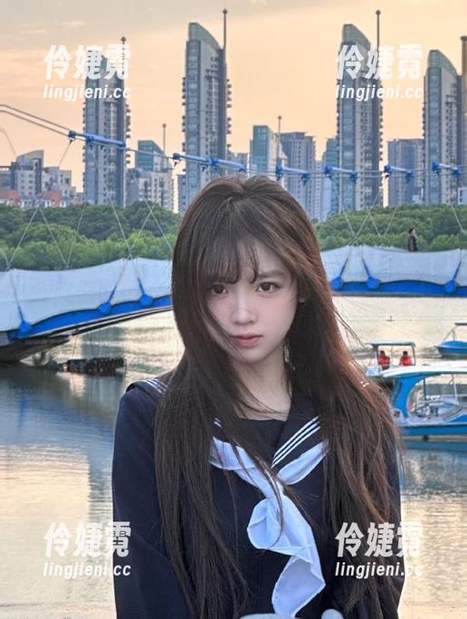甜予摄影 - 思思泳装精选作品集：轻松俯瞰海边，感受阳光与魅力的碰撞-伶婕霓