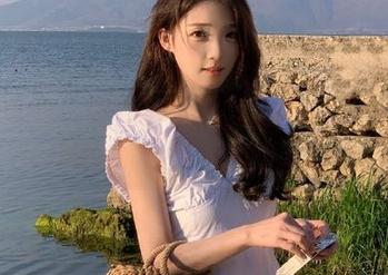 甜予摄影 - 最新齐齐黑丝图包呈现：尽显她的优雅与迷人的气质