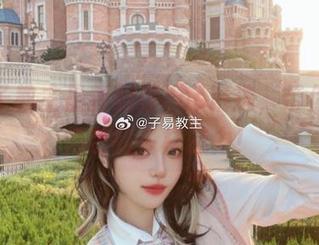白易子教主最新剧情cos精选，带你体验角色的多样魅力！