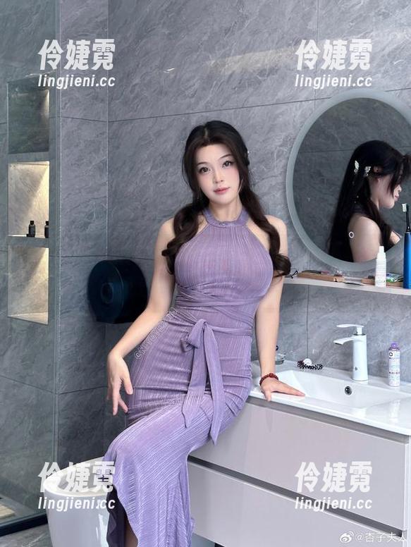 大胆探索白烨烨水手服图包，免费下载让你沉浸在青春的海洋里！-伶婕霓
