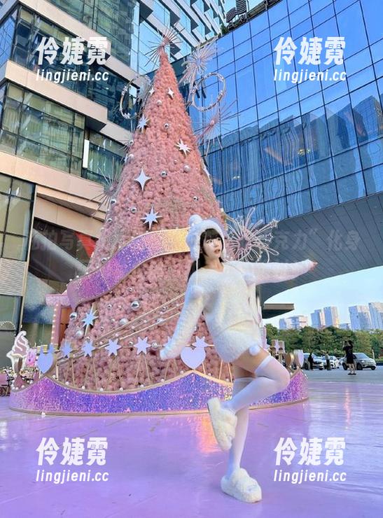 私拍写真大揭秘：“白莉爱吃巧克力”化身蕾姆兔女郎，甜美不容错过！-伶婕霓