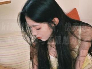 白金Saki灰丝写真更新，快来围观这次的惊艳演绎与无限魅力！