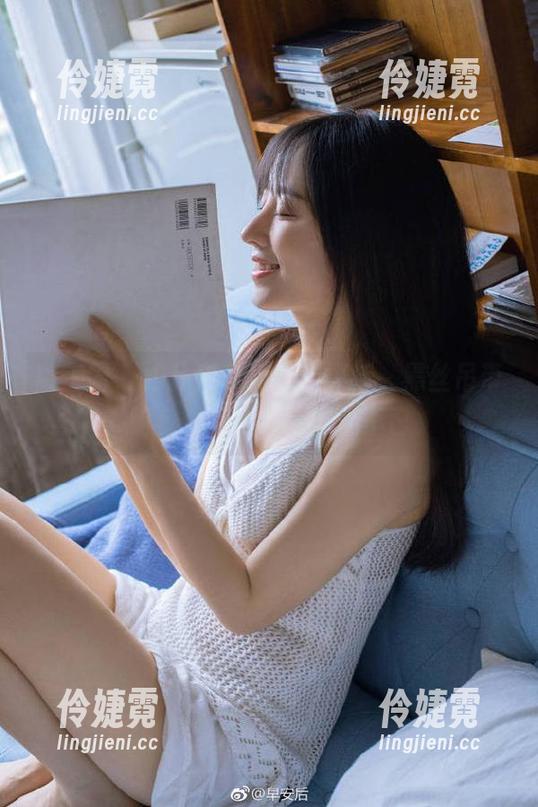 微密圈 - 相扑猫最新图集更新，黑丝吊带的多样风格让人惊艳不已-伶婕霓