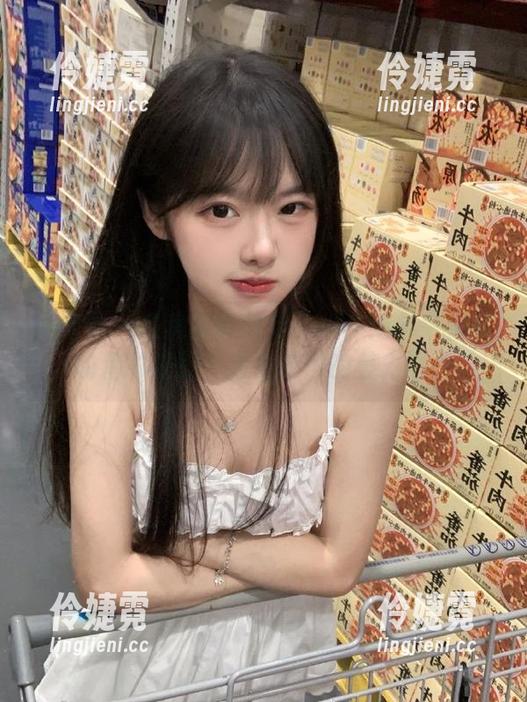 微密圈 - 私房写真特辑：相扑猫与牛仔裤的精彩搭配，感受时尚的魅力图片-伶婕霓