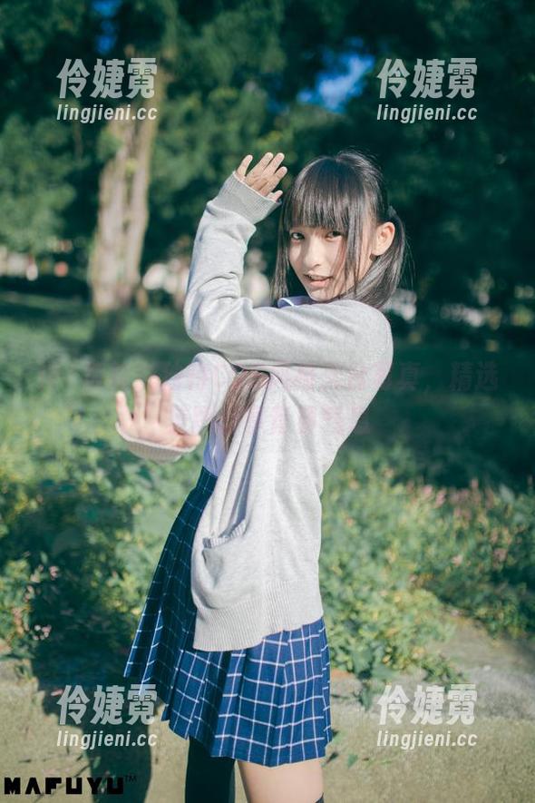 神楽坂真冬独特COS风格天台写真，精选美图分享青春气息-伶婕霓