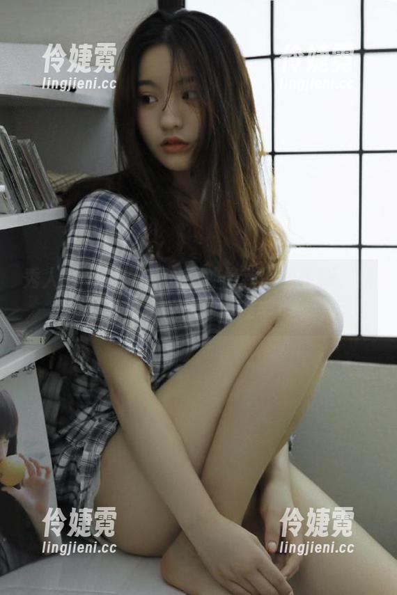 秀人网 - 探索Qiqi女神最新图包更新，极致写真让你爱不释手！-伶婕霓