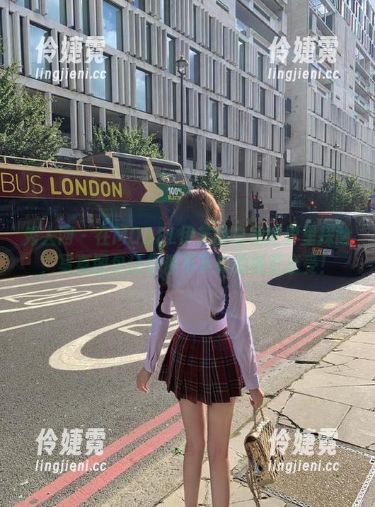 秀人网 - 在MODEL伊若的白裙世界里探险，写真图包让你停不下来的视觉享受！-伶婕霓