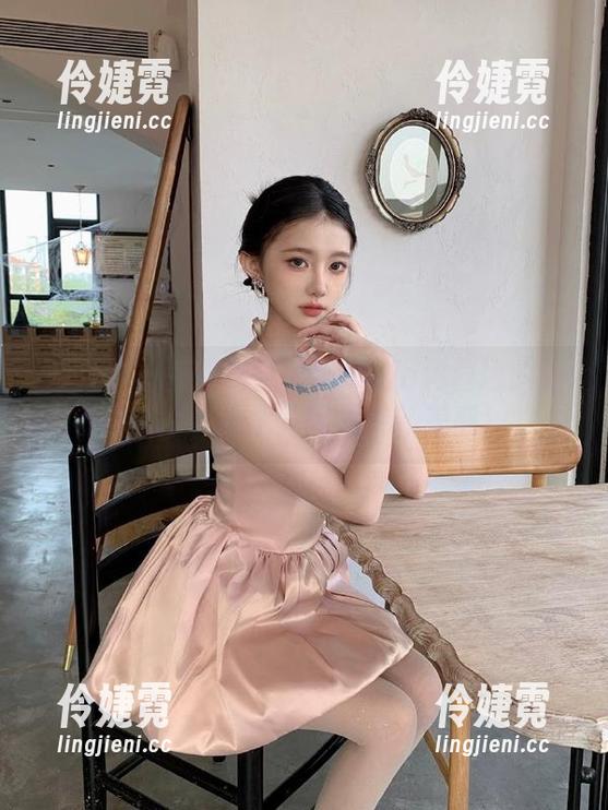 秀人网 - 免费欣赏Manuela玛鲁娜的居家艺术，换个角度发现新美感！-伶婕霓