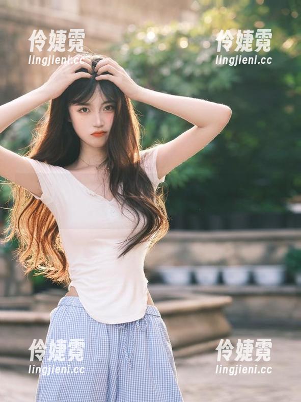 秀人网 - Mina米娜的粉色艺术：用写真原图展现无限的青春活力-伶婕霓