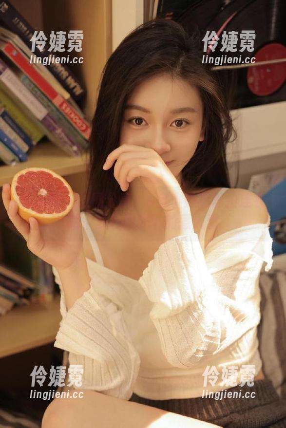 秀人网 - 原图分享：e宝小野猫私拍连衣裙，夏日阳光下的惹人爱-伶婕霓