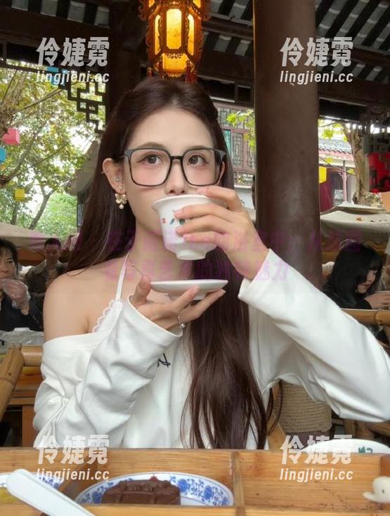 秀人网 - 在于诺诺ise的浴室中：从原图看写真艺术的独特魅力-伶婕霓