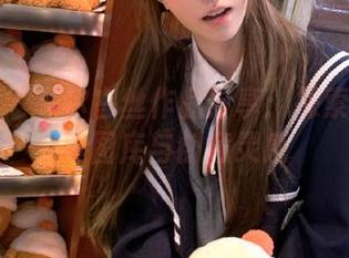 秀人网 - 允尔白丝作品分享：探索她的写真图库与创意灵感