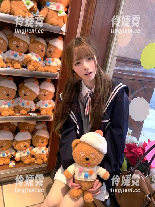 秀人网 - 允尔白丝作品分享：探索她的写真图库与创意灵感-伶婕霓