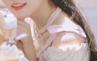 秀人网 - 优雅礼服与临场感：刘婷婷写真照片带你感受魅力