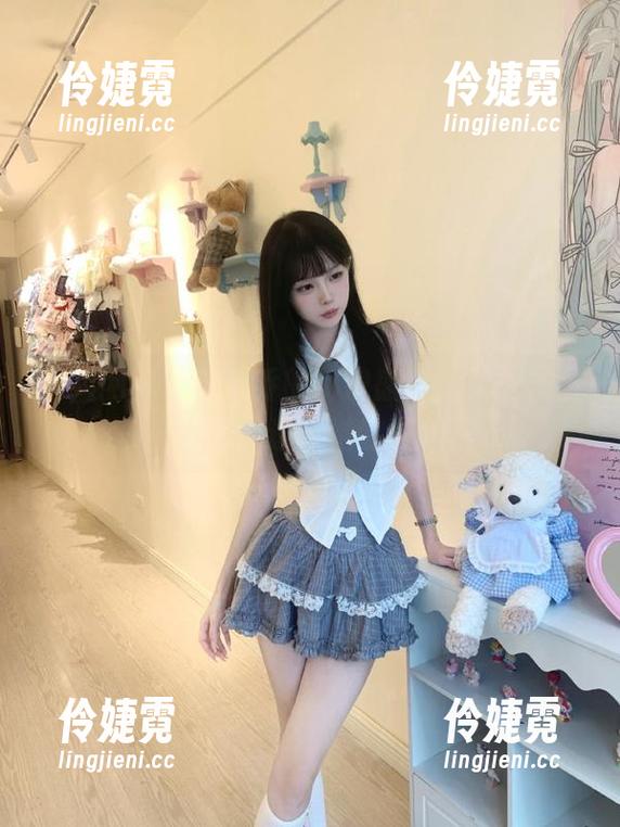秀人网 - 奶芙乔乔的秘密盛宴，无圣光图包带你进入她的世界-伶婕霓