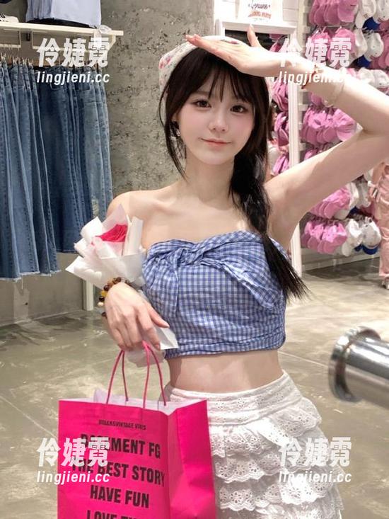 秀人网 - 娜露泳装写真大放送，顶级美图与资源一次满足！-伶婕霓