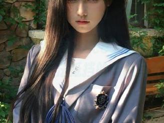 秀人网 - “容容容Alice”私房制服图包，揭秘她无法抵挡的性感与气质