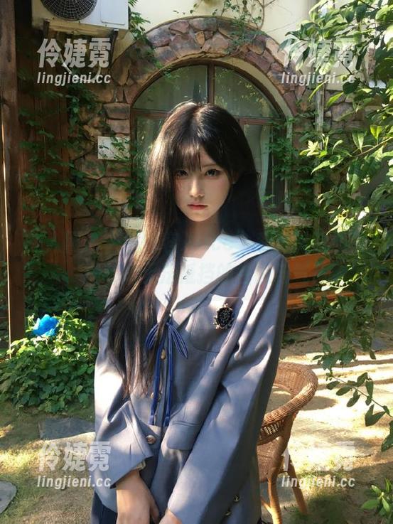 秀人网 - “容容容Alice”私房制服图包，揭秘她无法抵挡的性感与气质-伶婕霓