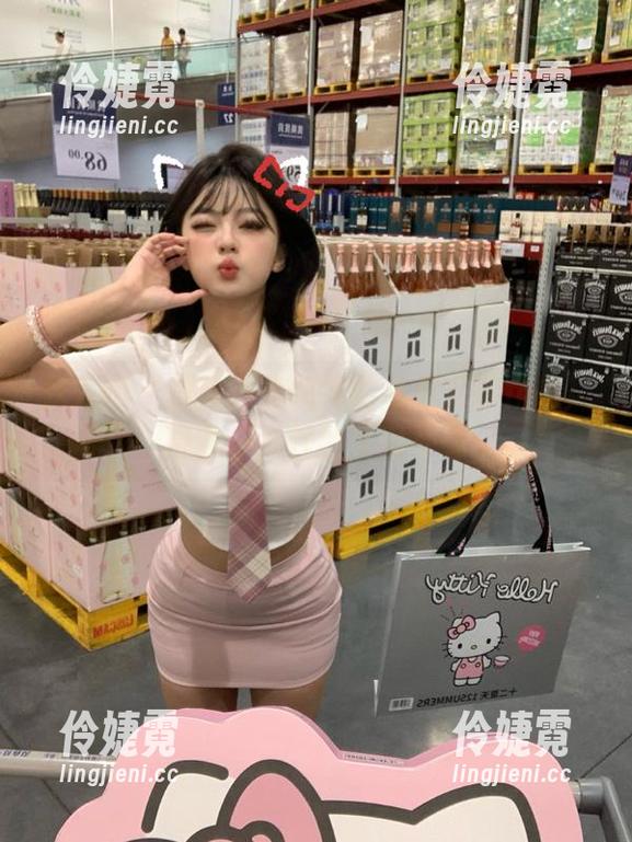 秀人网 - 探秘小兔纯纯的毛衣定制作品，温柔与个性的无限交融-伶婕霓