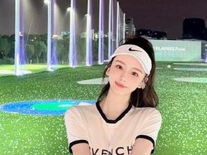 秀人网 - 白衬衫写真合集：小探戈的壁纸美学探索与分享