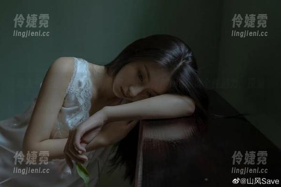 秀人网 - 最新制服套图欣赏：小海臀Rena释放个性魅力，探索无限可能-伶婕霓
