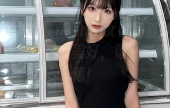 秀人网 - 小薯条nienie女神写真原图：精致壁纸带来生活的美好，每一眼都值得珍藏！