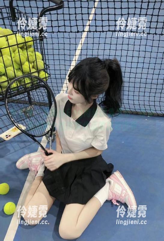 秀人网 - 尤妮丝Egg肉丝图集发布：带你走进她个性写真作品的精彩世界-伶婕霓