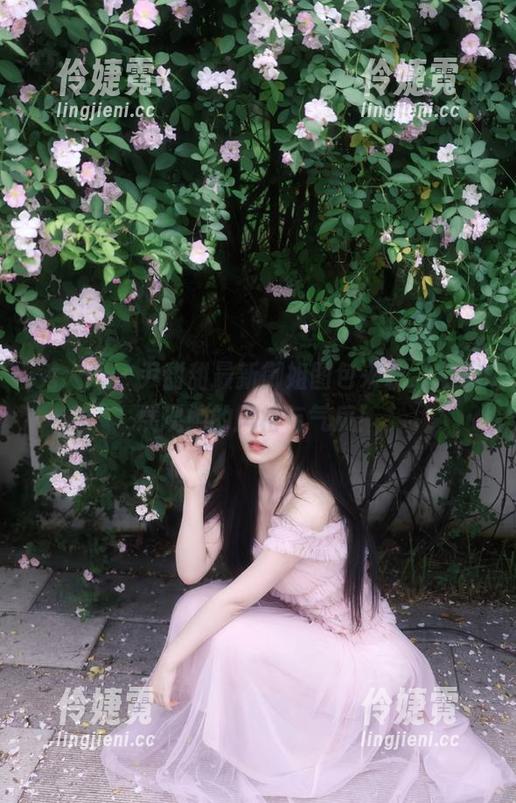 秀人网 - 尹甜甜最新御姐图包来袭，完美展现她的风格与气质！-伶婕霓