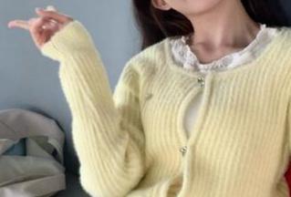 秀人网 - 最新写真：岁小岁职业装演绎职场女神的百变魅力！