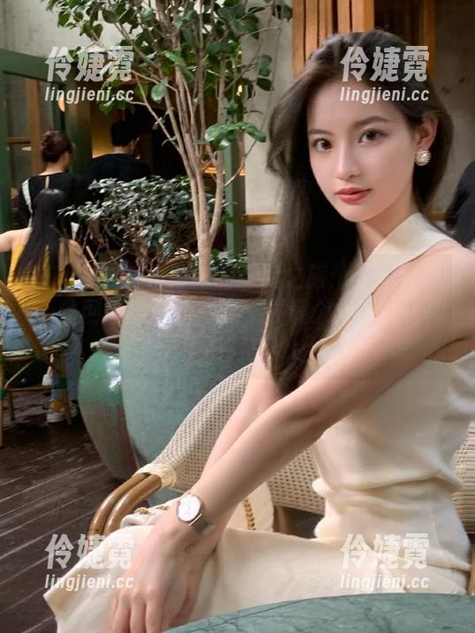 秀人网 - 与众不同的时尚之旅：张思允Nice丝网服饰全套写真，展现个性与风格的碰撞-伶婕霓