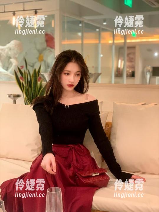 秀人网 - 戴允祺zoe的办公室写真作品：精彩资源和美丽创意的完美结合-伶婕霓