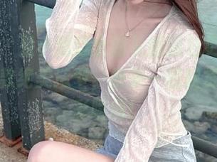 秀人网 - 是小逗逗全新礼服图包更新，集合了多款绝美造型，快来一起欣赏这些精彩瞬间！
