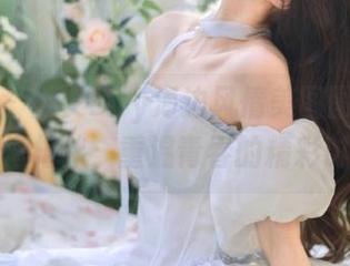 秀人网 - 月夕Lily海边风情美图图集：与大海相伴，重温青春的精彩时光