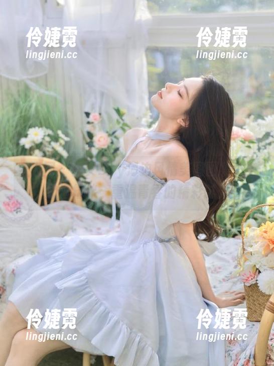 秀人网 - 月夕Lily海边风情美图图集：与大海相伴，重温青春的精彩时光-伶婕霓