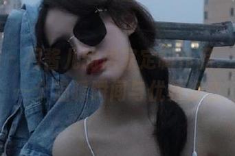 秀人网 - 月酱儿的居家定制作品，记录每一个温暖瞬间与优雅姿态