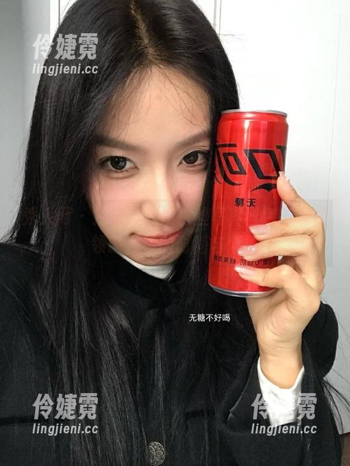 秀人网 - 月野兔美妞白丝写真图包，带你领略独特的时尚与个性-伶婕霓