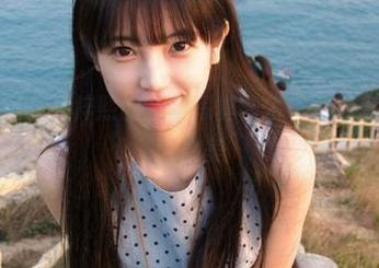秀人网 - 领略李梓熙的灰丝写真艺术，极致套图展现个性之美