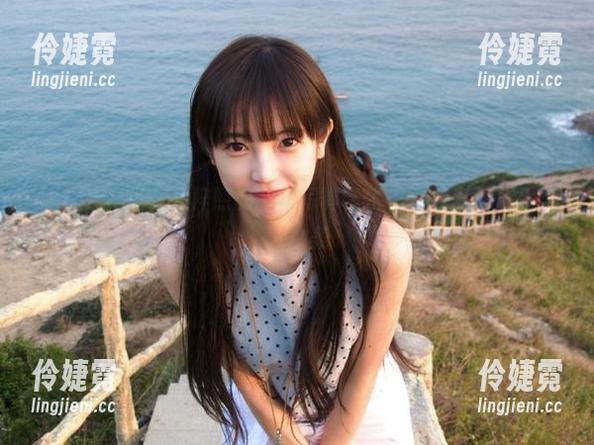 秀人网 - 领略李梓熙的灰丝写真艺术，极致套图展现个性之美-伶婕霓