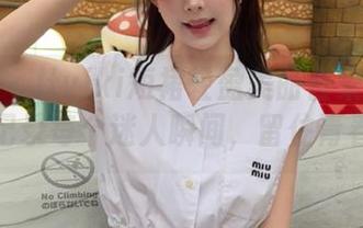 秀人网 - 杜viki短裙轻盈美丽合集：精选图包记录每个迷人瞬间，留住青春回忆